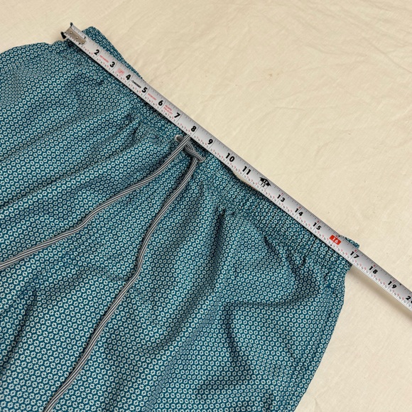 Ted Baker Men's Swim Trunks Turquoise
White Geometric Drawstring Size 6 Shorts - Picture 5 of 14